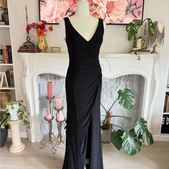 Ieena for Mac Duggal Black Ruched Jersey Gown - Picture 4 of 12